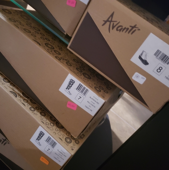 Water resistant boots - red/black checker - also white/black checker - Picture 9 of 10